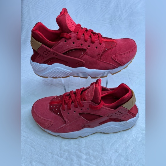 41: Nike Womens Air Huarache Run SD Gym Red/ Gym Red- Speed Red Size: 6 - Picture 1 of 9